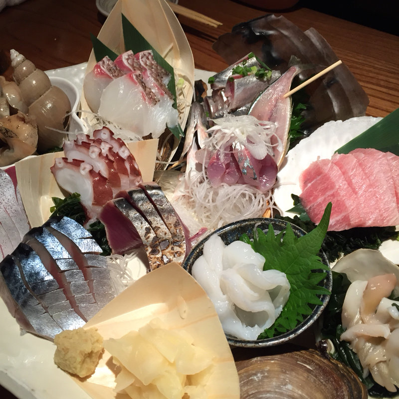 お刺身6点盛り(煮炊魚金 （うおきん）)