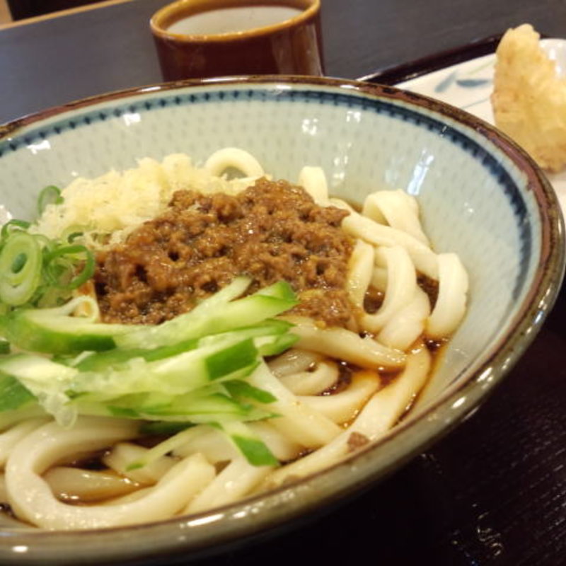 冷やし肉みそうどん(讃岐製麺 麦まる 横浜ＹＢＰ店)