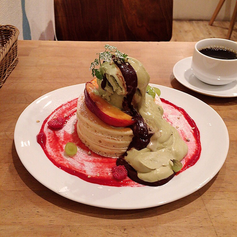 ピスタチオアイスとほうじ茶クリームのパンケーキ