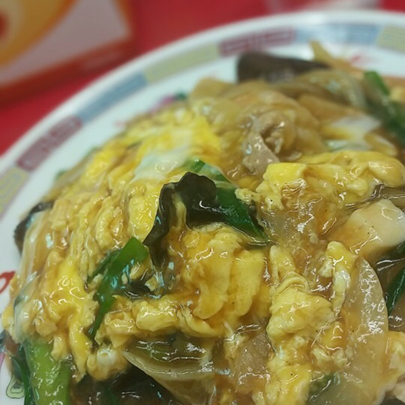 ニラ玉丼(やじ満 （やじま）)