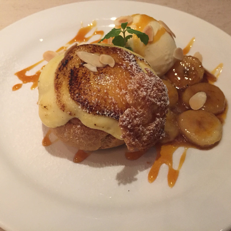 キャラメルバナナとブリュフ風のデザート・ジェラート添え(ストロベリーフィールズ 西新店)