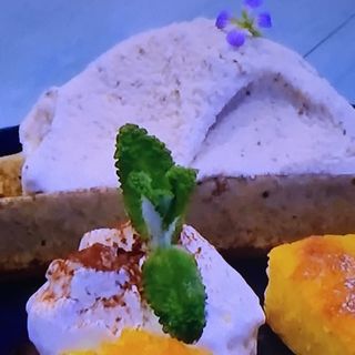 キャロットケーキとエゴマのジェラート(PICCOLOTTO & GREEN HOUSE Café［ピッコロット＆グリーンハウス］)
