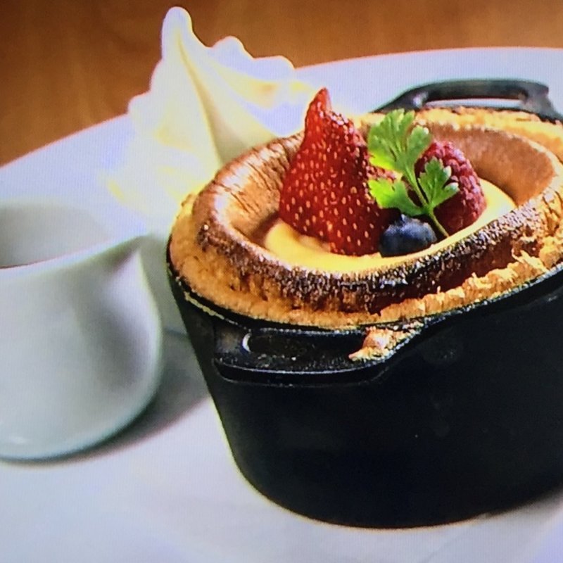 シフォンパンケーキ　クレームブリュレのせ(パンケーキ専門店 バター 江坂 （パンケーキ専門店 Butter）)