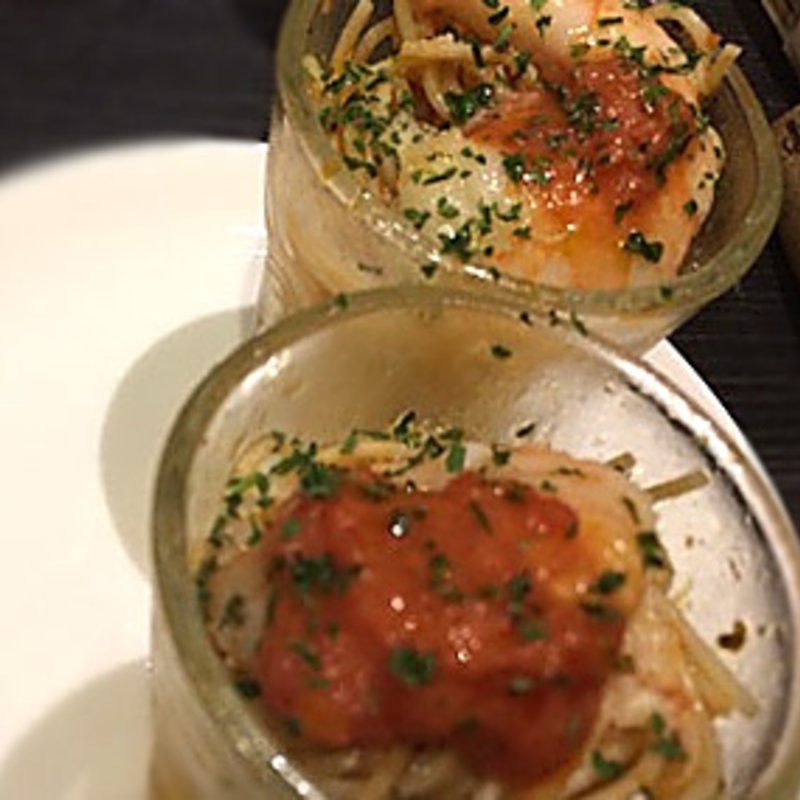 カッペリーニトマトソースと共に(ビストロ＆バル ジィーロ)