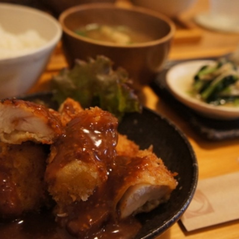 おひるごはんset(若鶏ムネ肉のサクサクチキンカツ)(cafe caho)