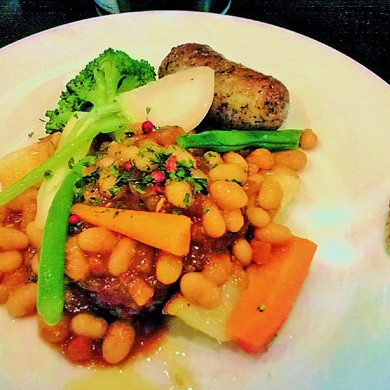 豚肩肉のコンフィと自家製ソーセージソテー(東陽町バルKAZ)