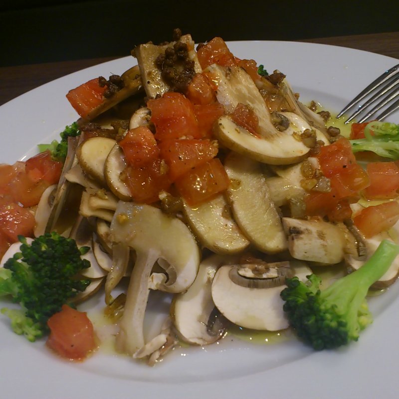 フレッシュマッシュルームのアンチョビオイルがけ(IL Piatto Hijirizaka店)