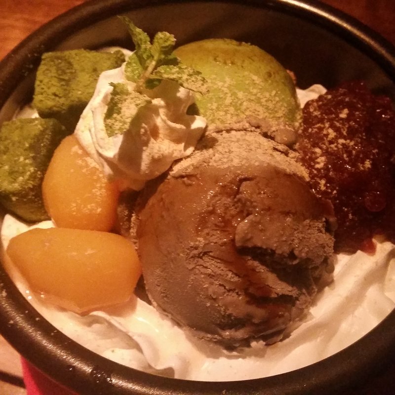 黒ゴマアイスと抹茶わらび餅のkawaraパフェ(kawara CAFE＆DINING 恵比寿 （カワラ カフェアンドダイニング）)