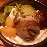 黒ゴマアイスと抹茶わらび餅のkawaraパフェ(kawara CAFE＆DINING 恵比寿 （カワラ カフェアンドダイニング）)