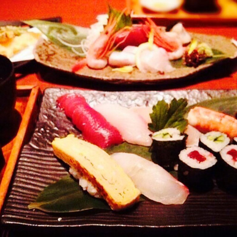 にぎり寿司と天婦羅セット(魚菜すしダイニング 四日市店)