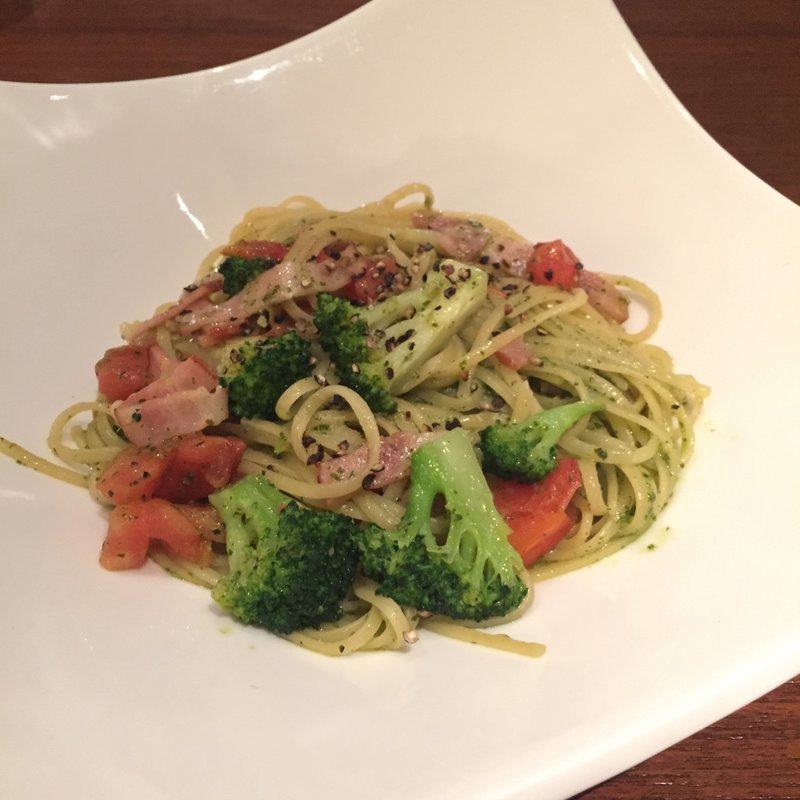 週替わりパスタランチ(完熟トマト、ブロッコリー、ベーコンのジェノベーゼ)(ザ・ダイナー （THE DINER）)