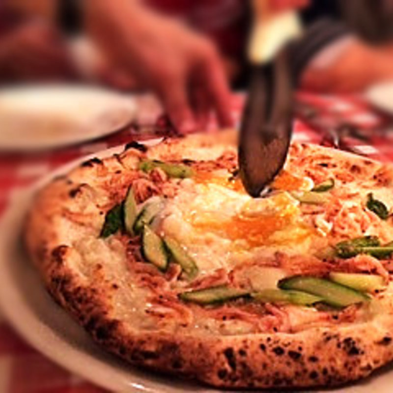 半熟卵と桜海老のピッツア　ビスマルク(ピッツェリア キアッキェローネ PIZZERIA CHIACCHIERONE)