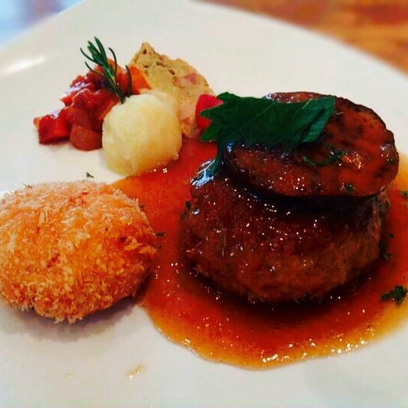 ハンバーグ＆カニコロ（みぞれソース）(洋食家さくら )