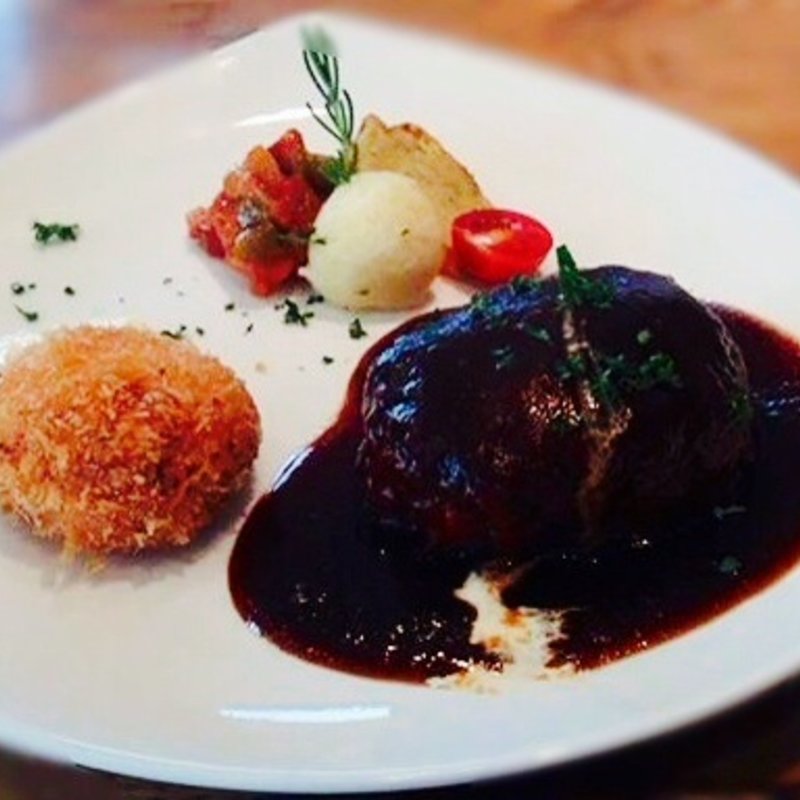 ハンバーグ＆カニコロ（デミソース）(洋食家さくら )