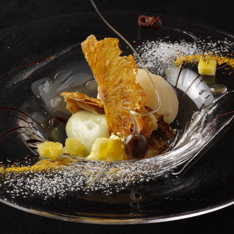 ゴボウとスパイスのグレーなタルト　みかんのジェラート(イルデジデリオ)