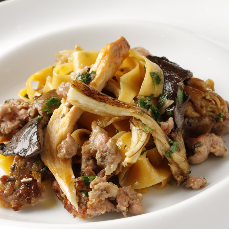 タリアテッレ　仔ウサギのラグー　洞窟キノコ(イルデジデリオ)