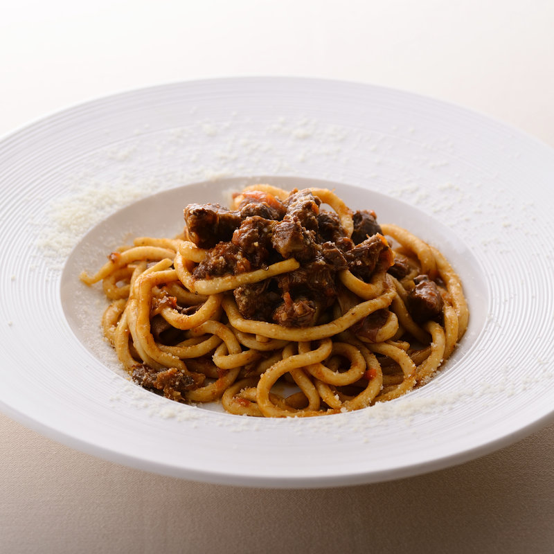 北海道美深町産仔羊のミートソースを全粒粉の極太麺ピッチで(リストランテ イル バンビナッチョ)