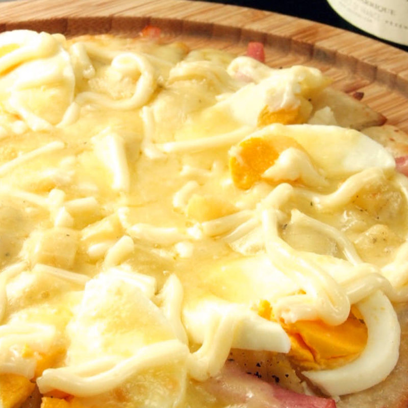 ベーコンと玉子のポテマヨピザ(6sense千葉駅前店)