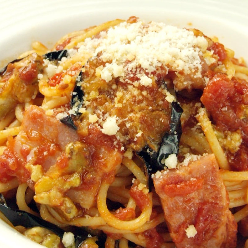 茄子と厚切りベーコンのトマトパスタ(6sense千葉駅前店)