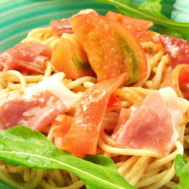 生ハムとサーモンの冷製パスタ(6sense千葉駅前店)