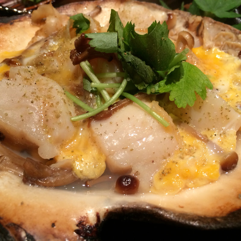 天然帆立貝の殻焼き(酒肆(しゅし) 門)