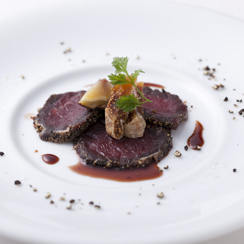 炭火でカリッと焼き上げた 宮崎県産黒毛和牛ホホ肉のスペシャリタ(リストランテ イル バンビナッチョ)