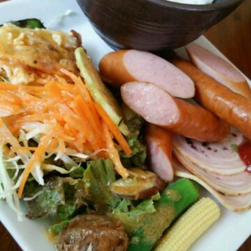 鎌倉ソーセージと鎌倉ハムのランチ(ひだまり)