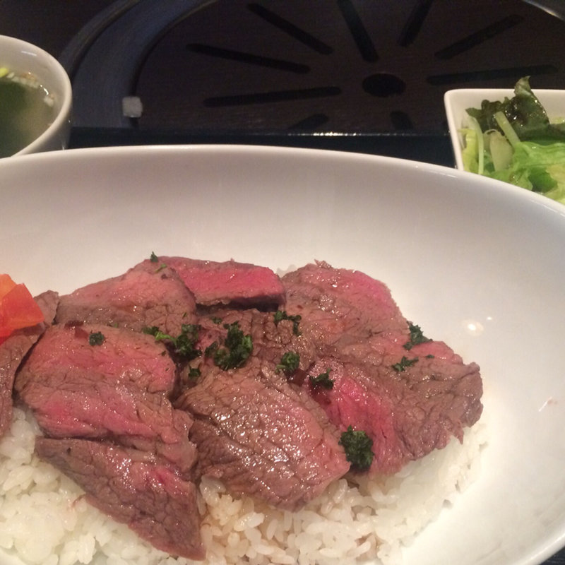 ビーフステーキ丼(目黒 焼肉 BeefGarden（ビーフガーデン）)