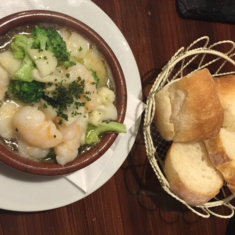 海老とブロッコリーのアヒージョ(et Patati et Patata エパタティエパタタ)