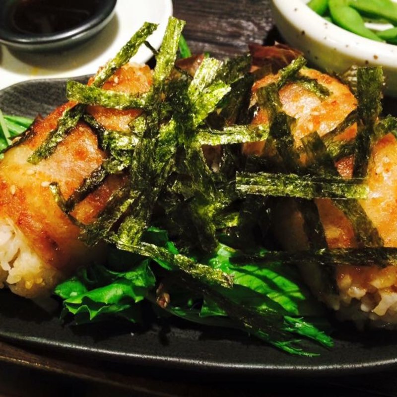 肉巻きおにぎり(塩/醤油)(北海道知床漁場 天神橋店)