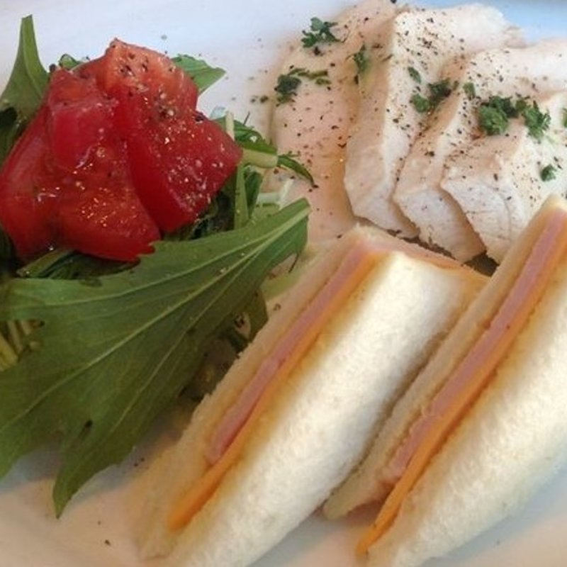 サラダ・サンド・タパスプレート(イルピアット京都)