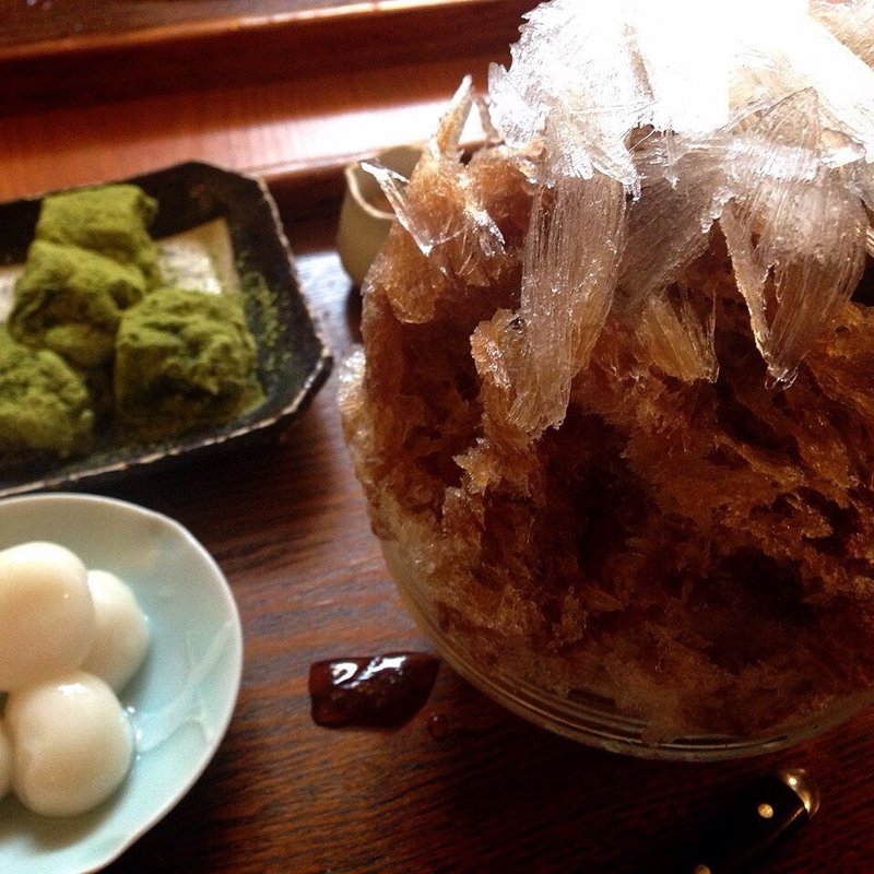 黒糖きなこ白玉＋抹茶わらび餅(うめぞの カフェアンドギャラリー （うめぞの CAFE & GALLERY）)