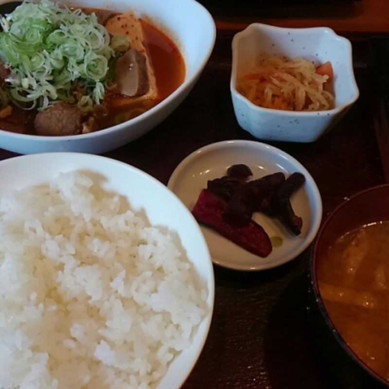 牛すじの煮込み定食(やきとん酒場 神田とら八)