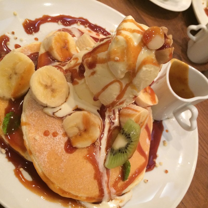 塩キャラメルとナッツのバナナ・パンケーキ(mog 京橋店 （モグ）)