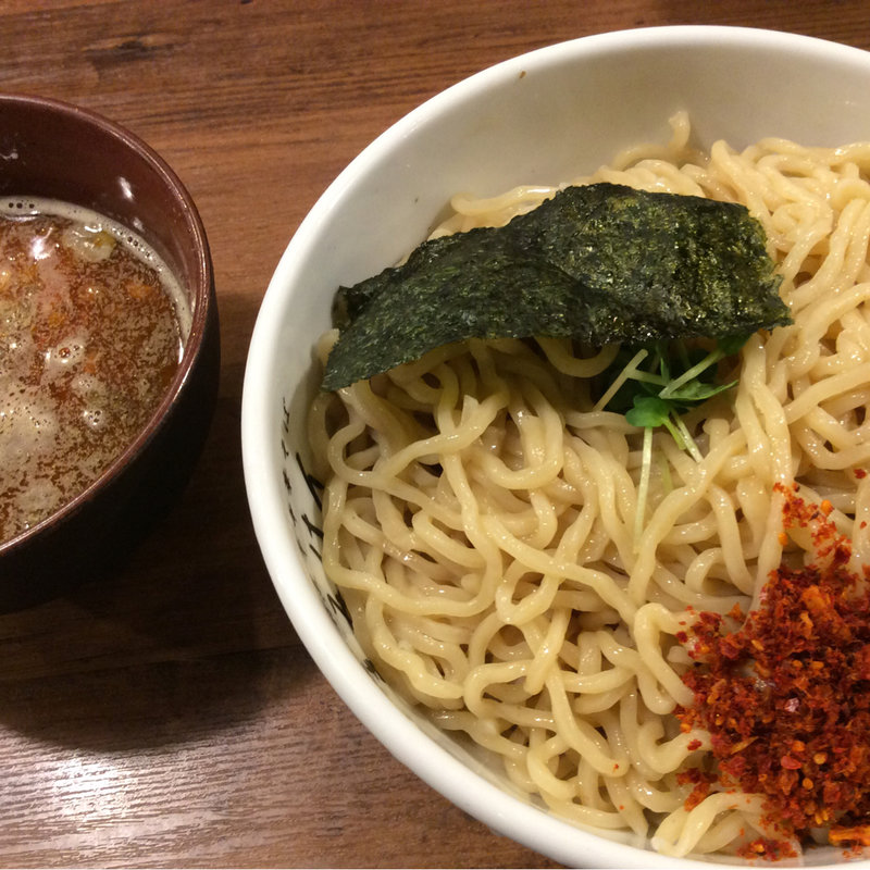 粗挽き鰹ふりかけの辛つけ麺(きみはん 総本店)