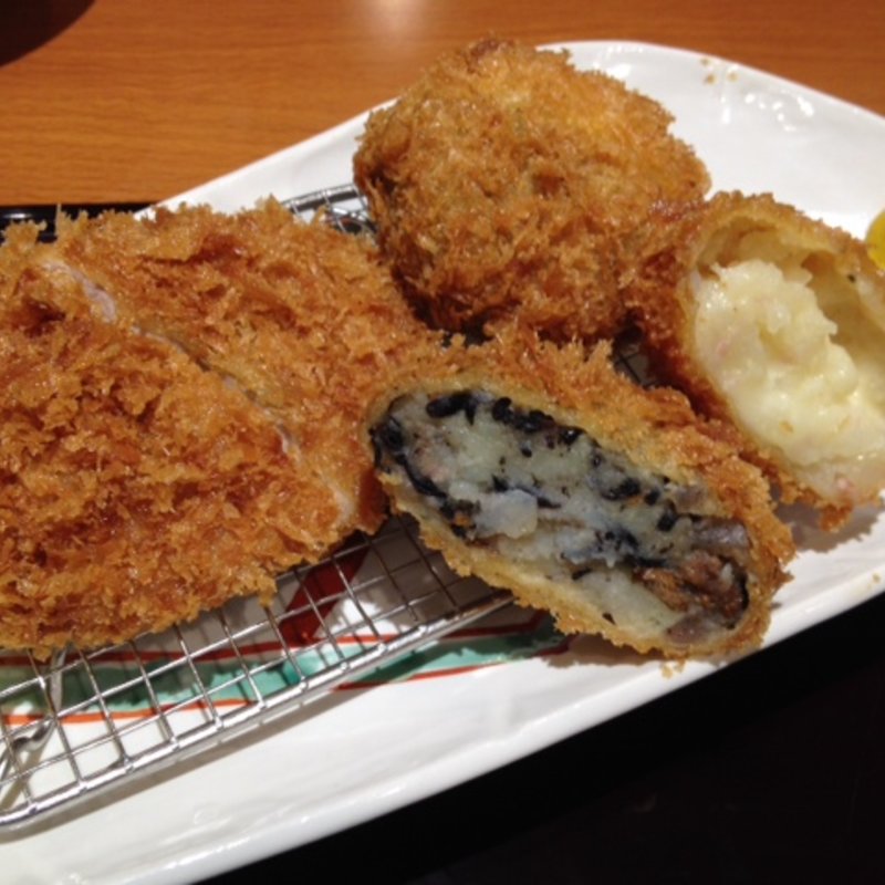 ひとくちヒレカツと二色コロッケ(あぢま)