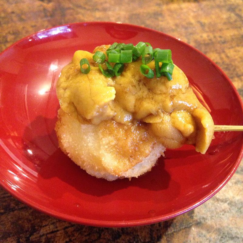 うにとホタテの串揚げ(いか玉焼と串カツ マハカラ)