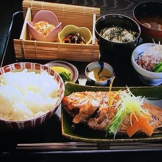 限定おさかな膳(美先 （みせん）)