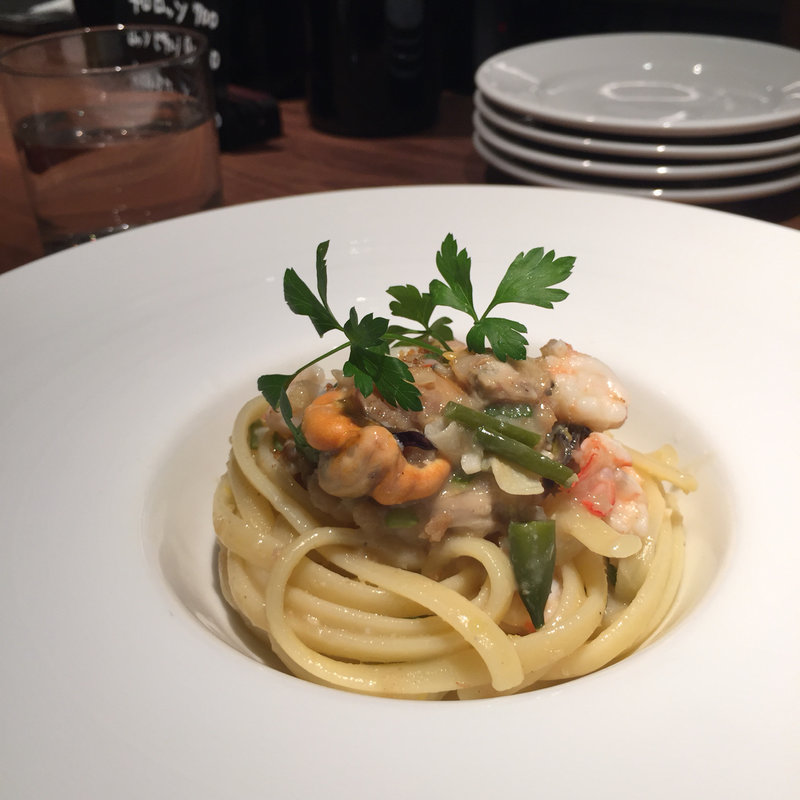 リングイネ ムール貝、アサリと牡蠣、エビのレモン風(カフェ・ド・モア （Cafe de Moi）)