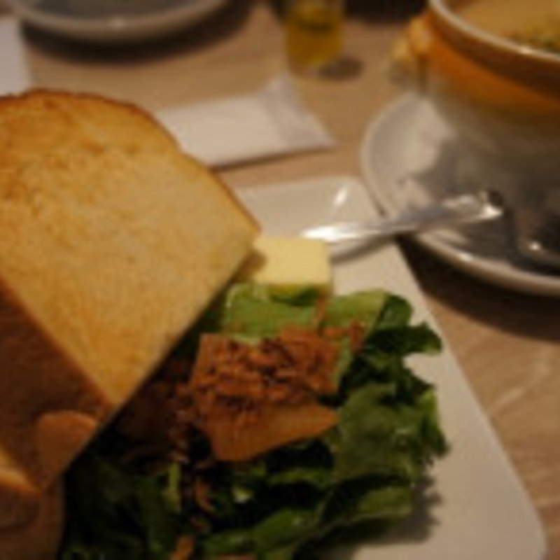 グラタンとサラダと自家製トーストランチ(カフェ ラヴニール)