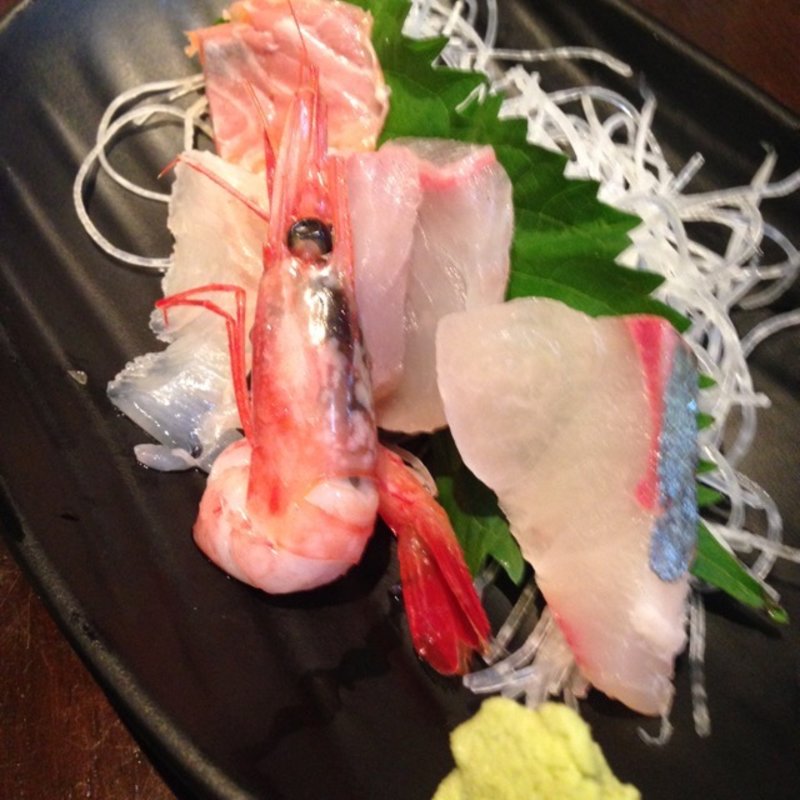 お造り盛り合わせ(魚ちゃん （サカナチャン）)