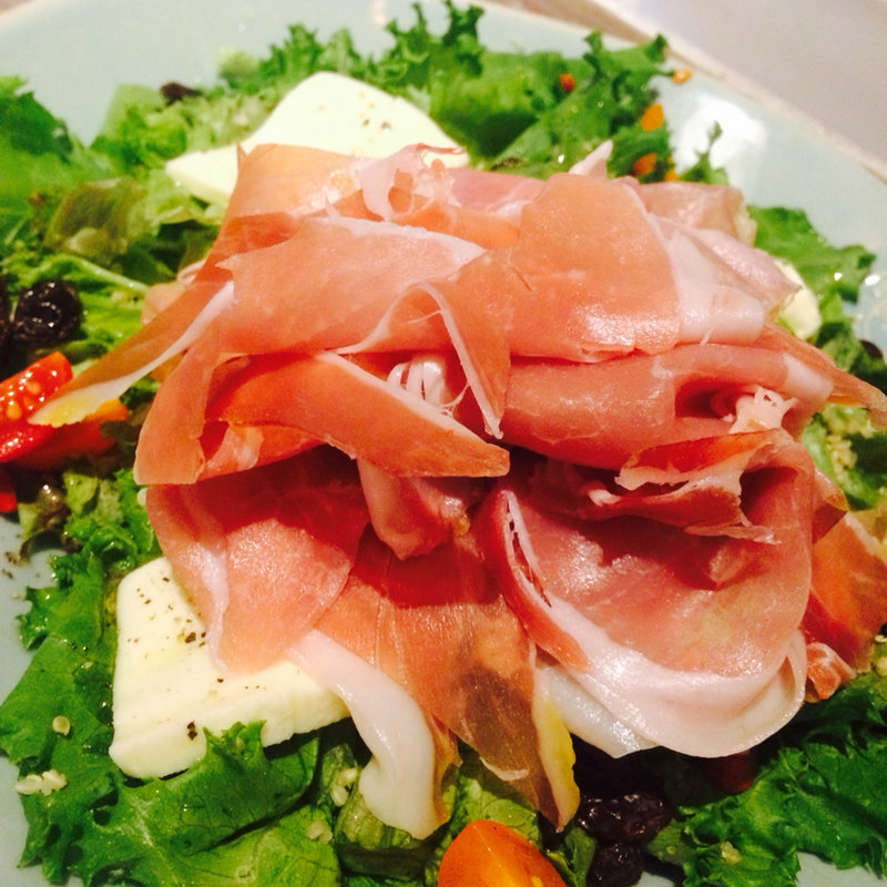 生ハムとモッツァレラのオーガニックハニーサラダ(BIODYNAMIE 吉祥寺店)