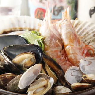 海鮮の土鍋蒸し(九州紀行・美色個室 一本気 海浜幕張店 （イッポンギ）)