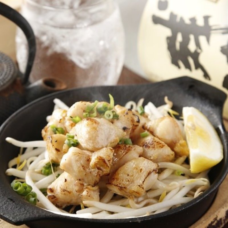 鉄板焼き　鶏皮(九州紀行・美色個室 一本気 海浜幕張店 （イッポンギ）)