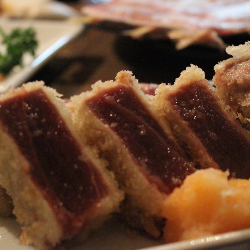 まぐろカツ　レア揚げ(月島まぐろセンターとろやん （ツキシママグロセンタートロヤン）)