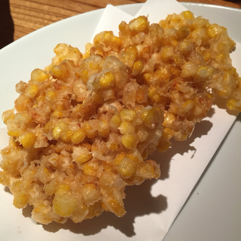 とうもろこしのてんぷら(煮炊魚金 （うおきん）)