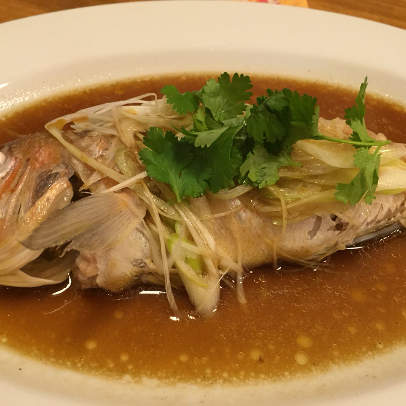 日替わり鮮魚姿蒸し(チャイニーズ酒場　エンギ)