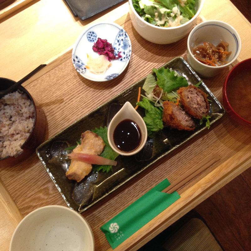 二種のおかずのサービス膳