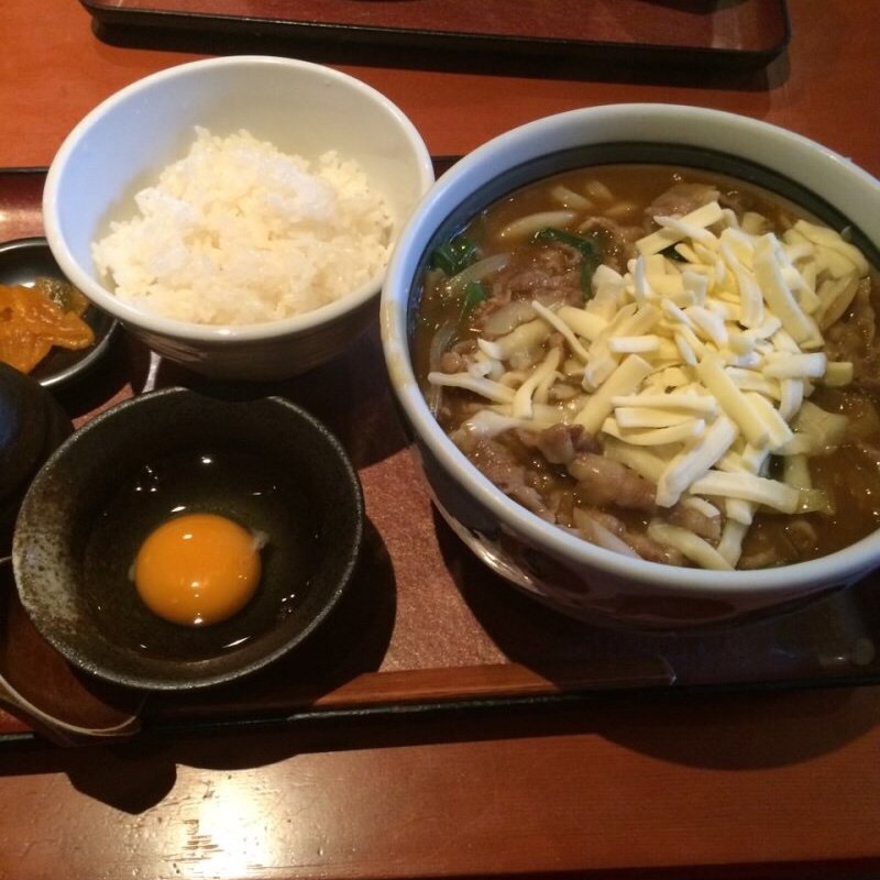 牛肉チーズカレーうどん(はんげしょう )