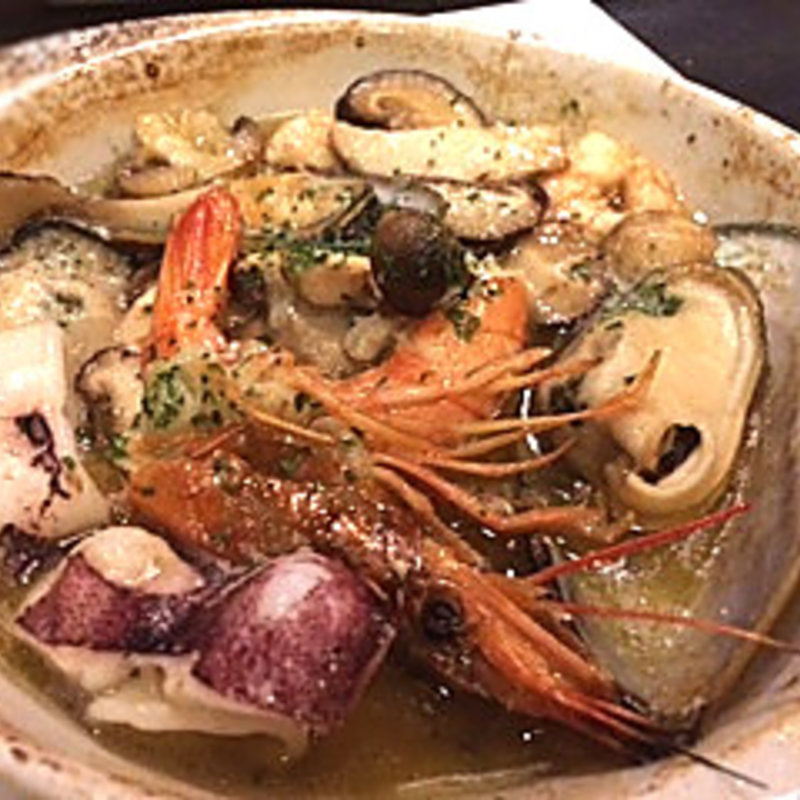 取り合わせ魚介類のアヒージョ(ビストロ＆バル ジィーロ)